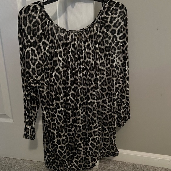Michael Kors Leopard Print Women's Top Size M EUC - Picture 3 of 6